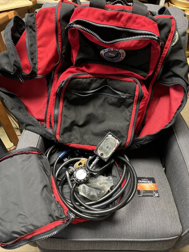 Oceanic Datamax Pro Air  Scuba Dive Computer Console With Dive Bag & Regulators