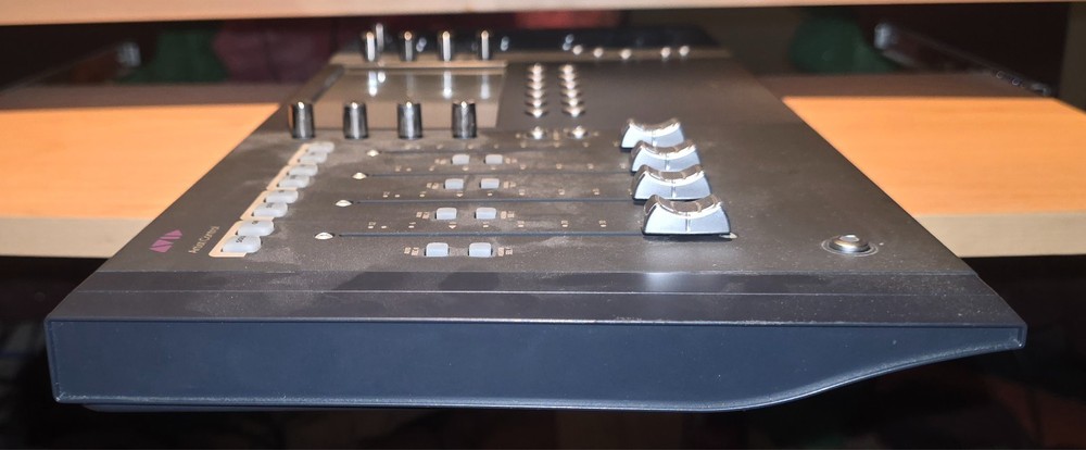 Avid Artist Control Touch Screen Control Surface with 4-Faders