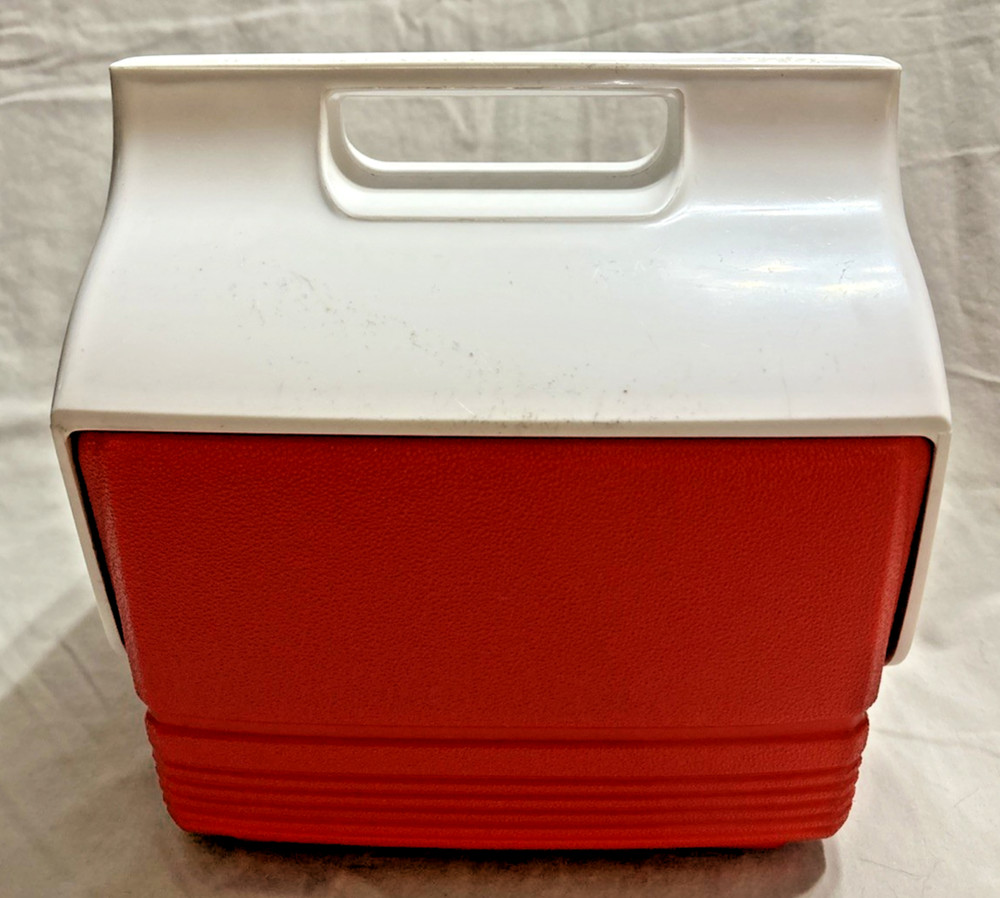 IGLOO Playmate Mini Red 4 qt. Hard Cooler - Red/White