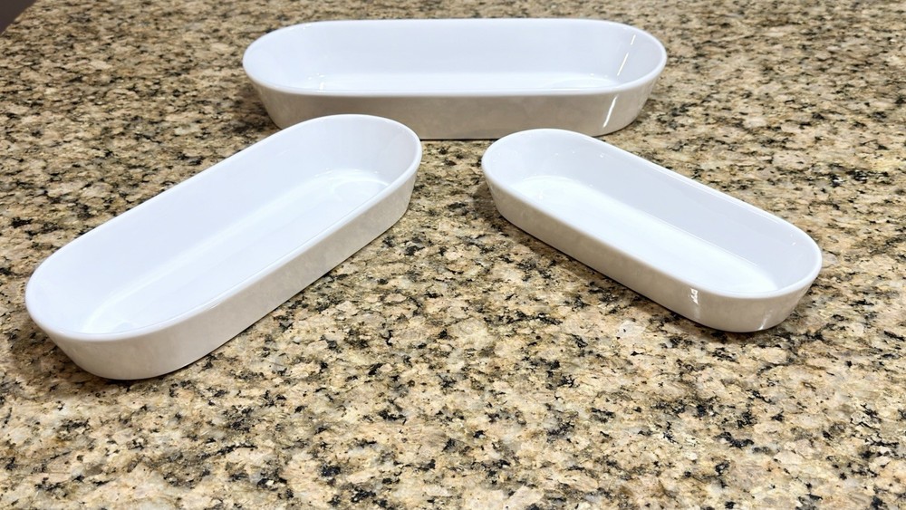Crate & Barrel 3pc White Oval Bakeware /Serving Bowls Stackable. 13.5” 12” 9.75”