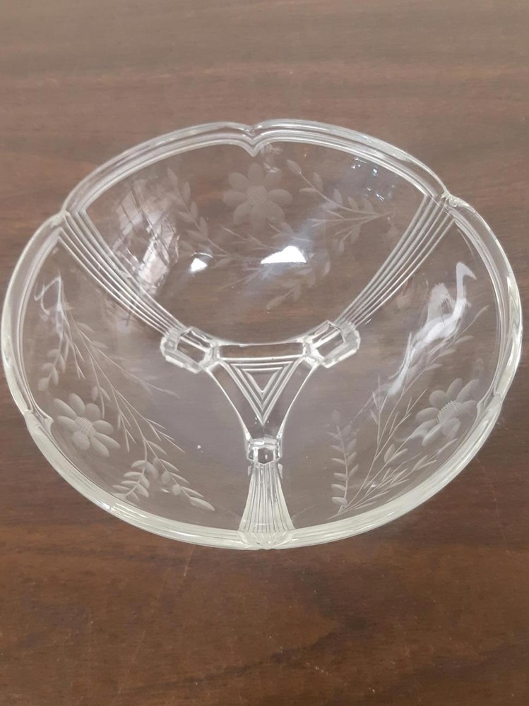 Elegant Crystal Decorative Bowl