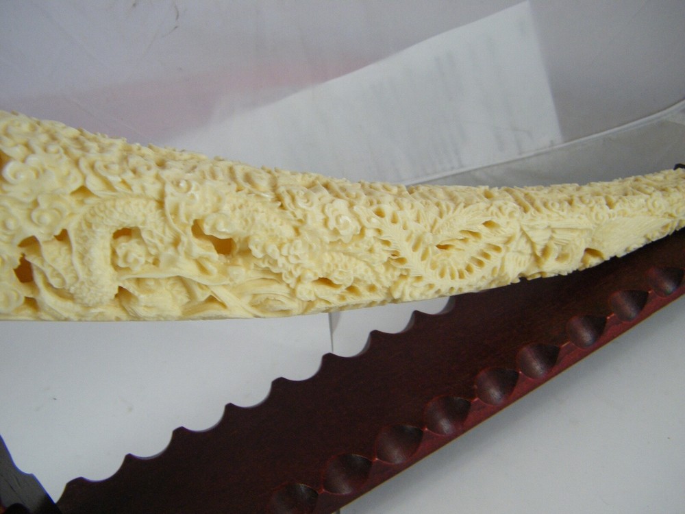 ORNATE PLASTIC SAMURAI SWORD WITH FOO DOG HANDLE AND STAND