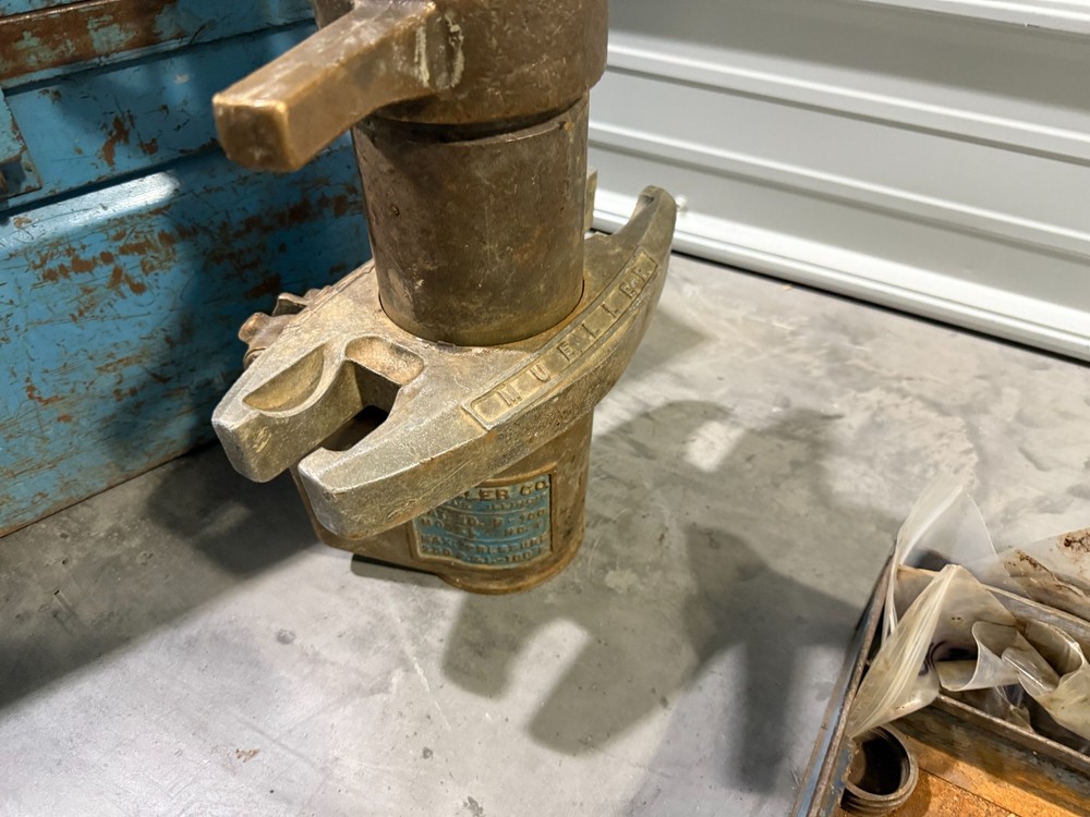 Mueller B-100 Drilling Main Water Line Tapping Pipe Tapper