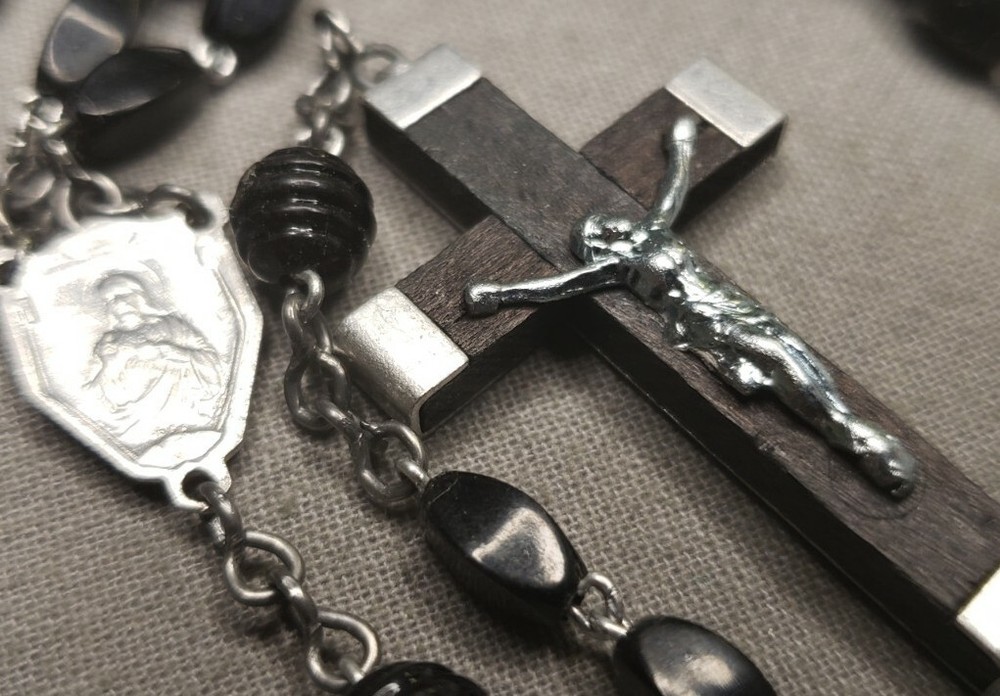 Vintage Rosary black beads Crucifix Catholic Beautiful G55