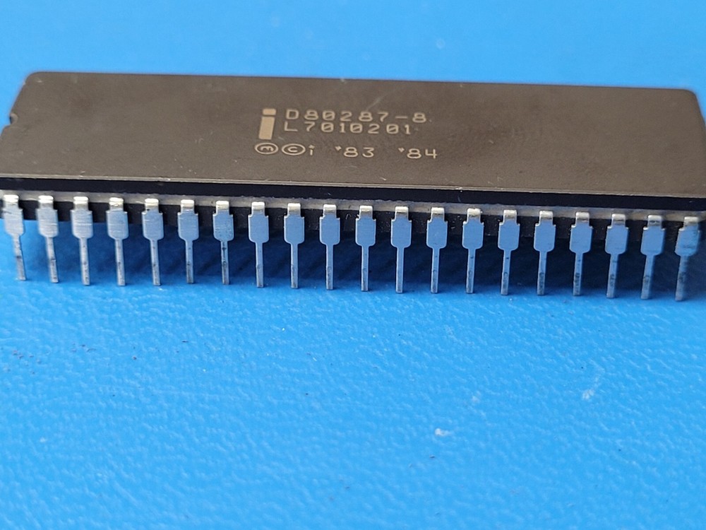 (1 PC) D80287-8 INTEL Math Processor, CMOS, 8 MHz, CDIP40