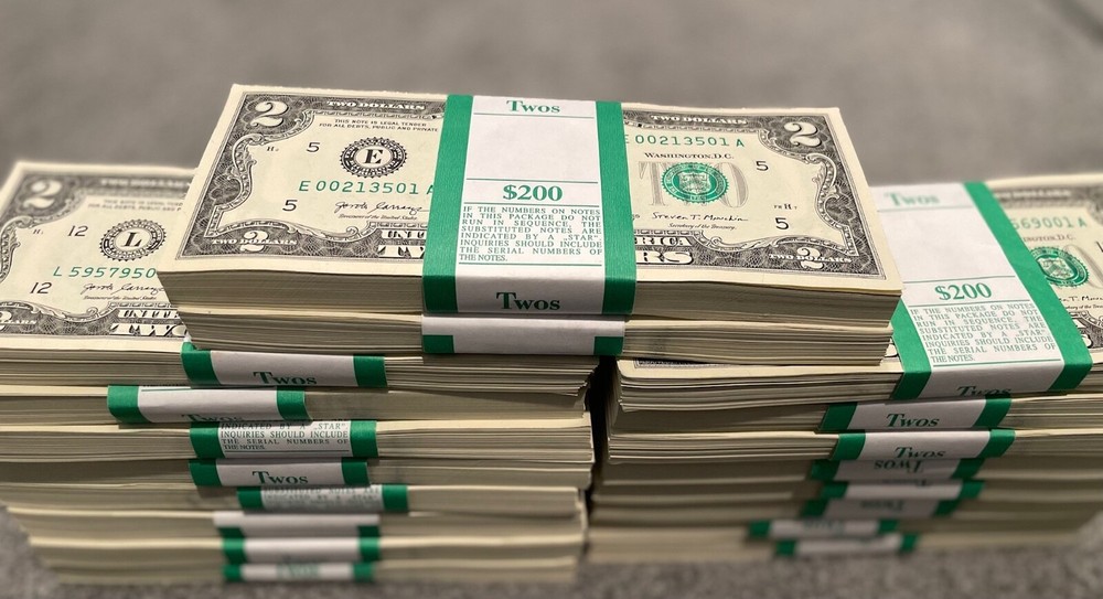 Brand New  ($2) TWO DOLLAR BILLS UNCIRCULATED SEQUENTIAL - 5 Sequential Notes.