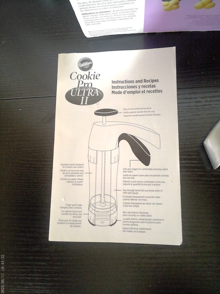 Wilton Cookie Pro Ultra II Soft-Grip Trigger Cookie Press Complete Set