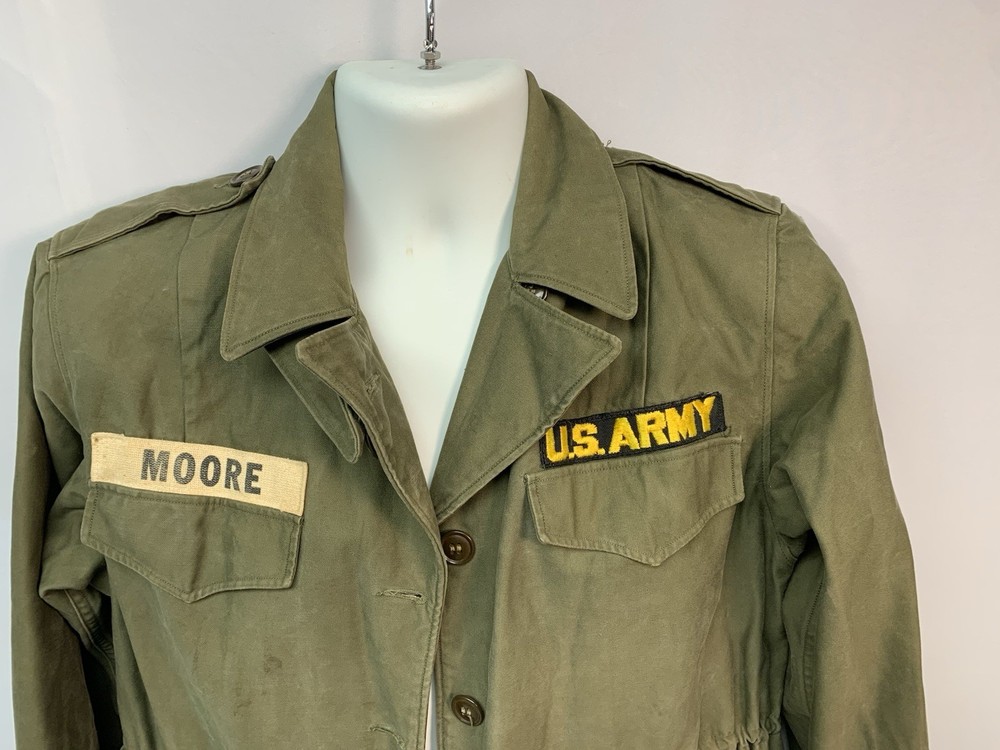 ORIGINAL WWII US ARMY WOMEN'S M1943 M43 FIELD JACKET Patches -SIZE Medium?