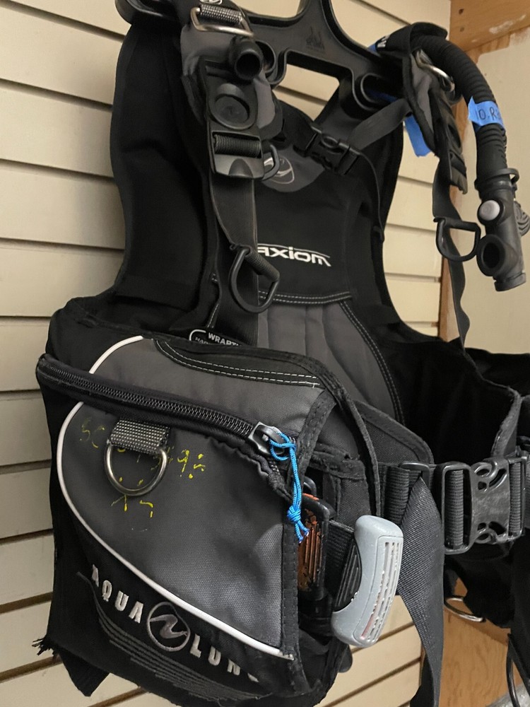 Used as is Aqualung AXIOM BCD
