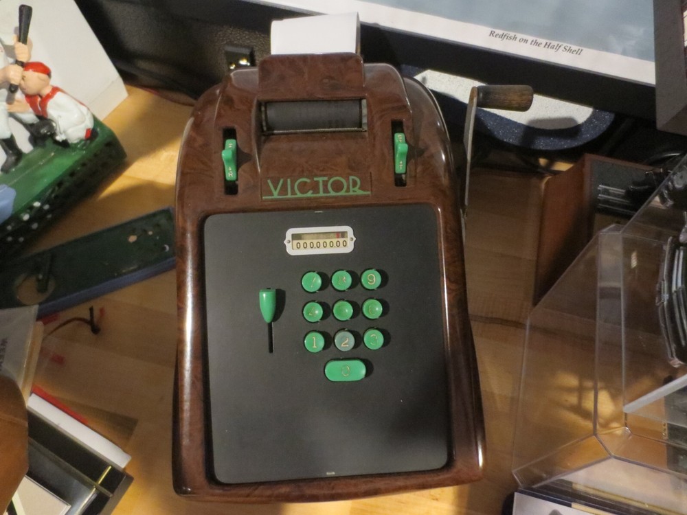 VINTAGE 1930 VICTORY BAKELITE ADDING MACHINE