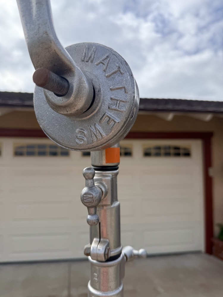 Matthews Hi Boy Stand with locking wheels