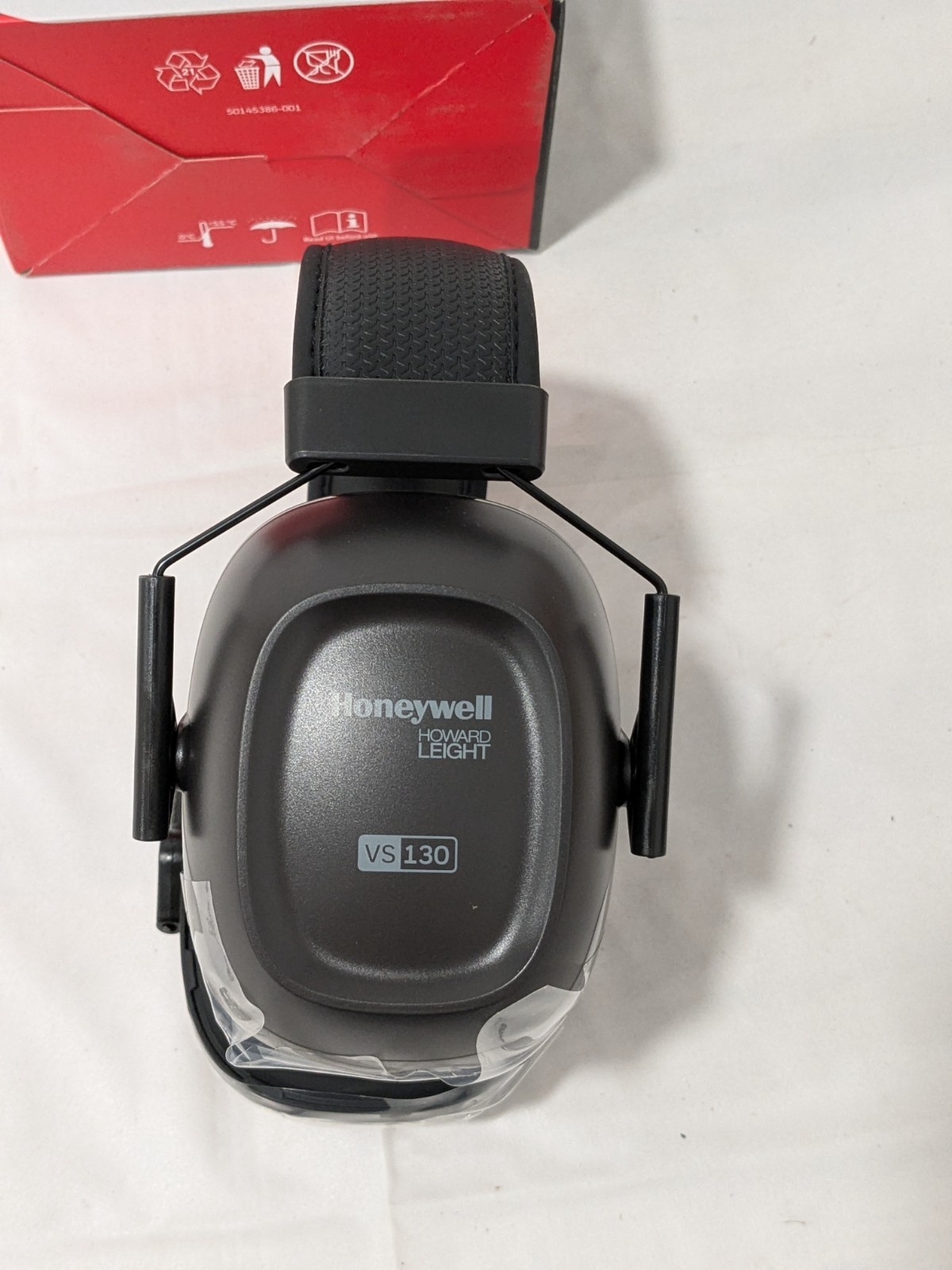 Honeywell VeriShield 100 Series Passive Earmuffs VS130, 30 NRR, Black 1035108-VS