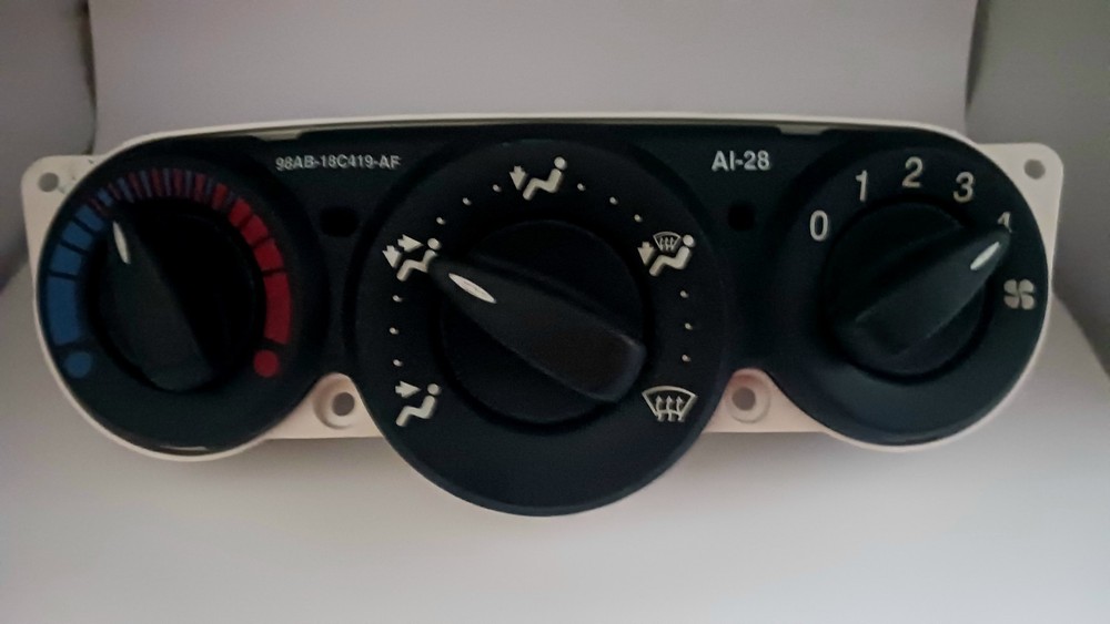 2000-2007 Ford Focus A/C Heater Temperature Climate Control Module