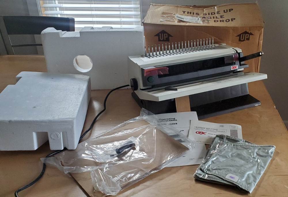 GBC CombBind Binding Machine Model 460KM New Old Stock