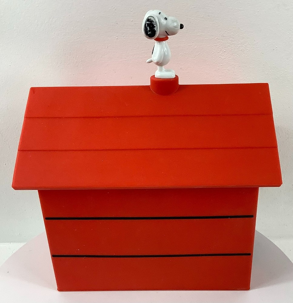2016 Peanuts Worldwide Snoopy Speedy Pop Microwave Popcorn Maker