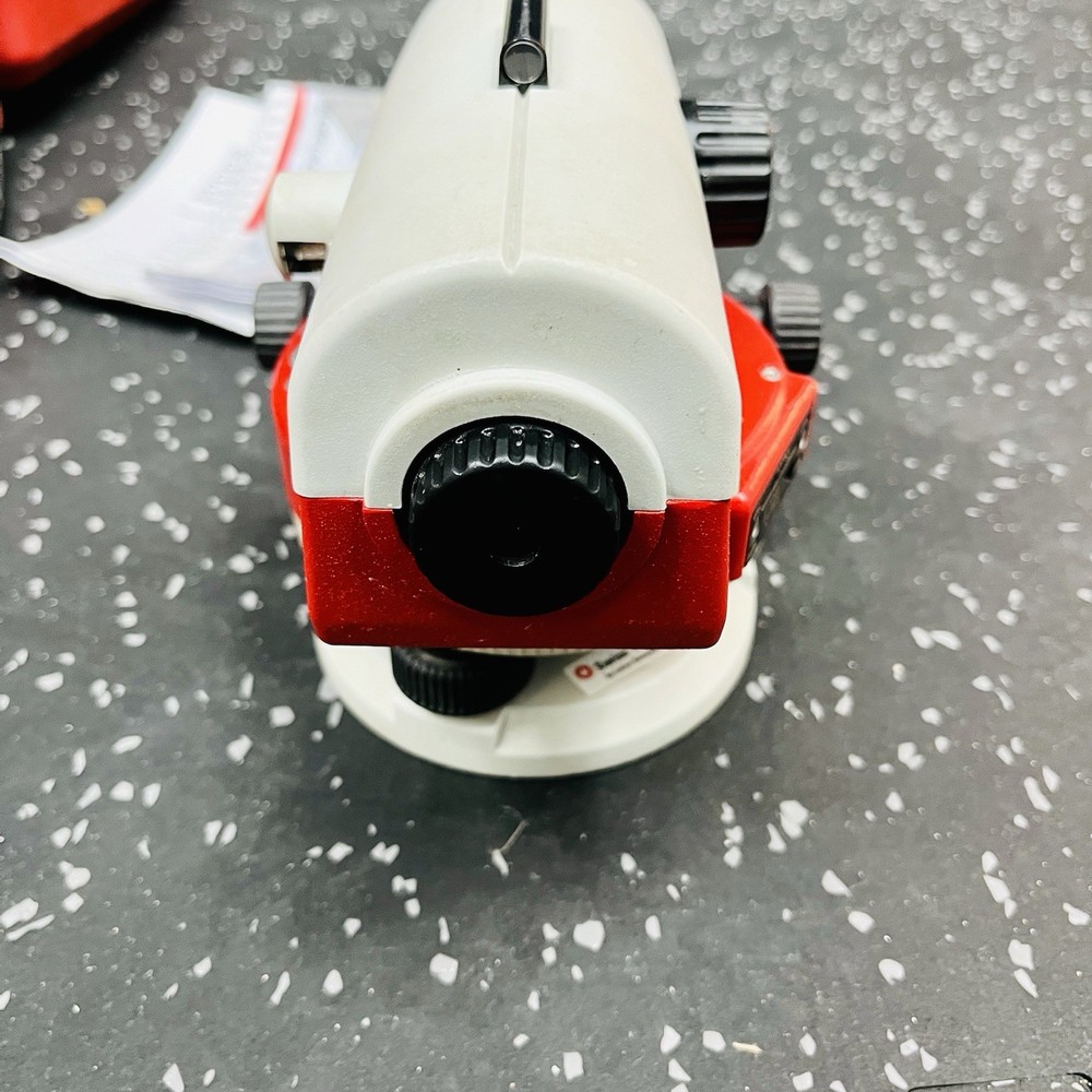 Leica NA730 Automatic Optical Level with Case - Good Condition