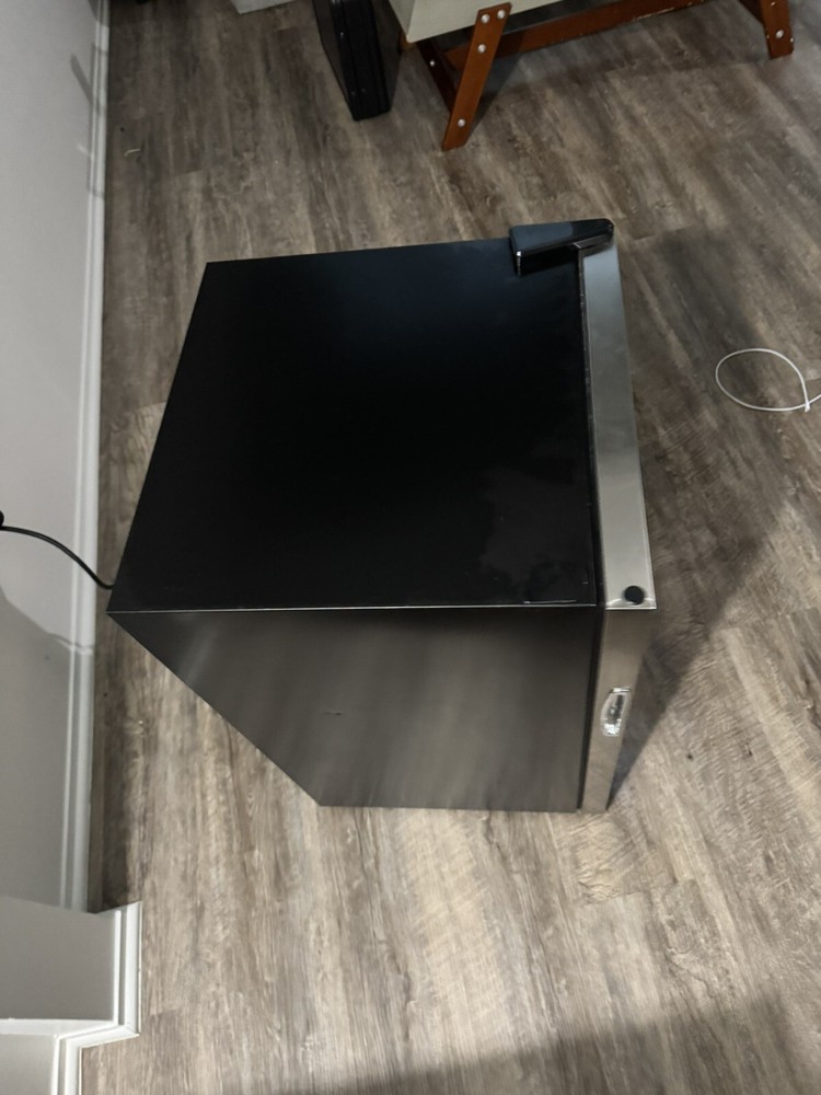 Mini Fridge/Wine Cooler