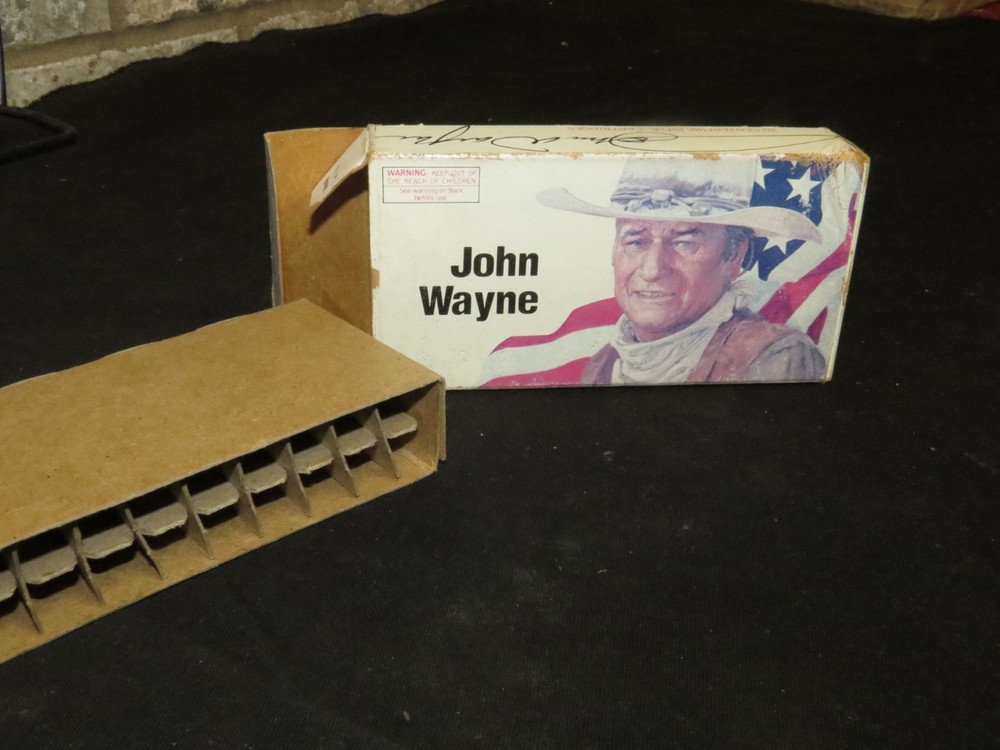 JOHN WAYNE - Winchester 32-40 Cartridge Box  Empty With Insert