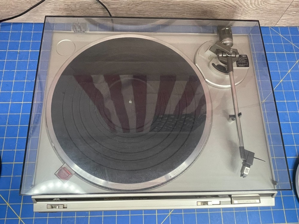 Technics direct drive auto-return turntable quartz SL-QD2