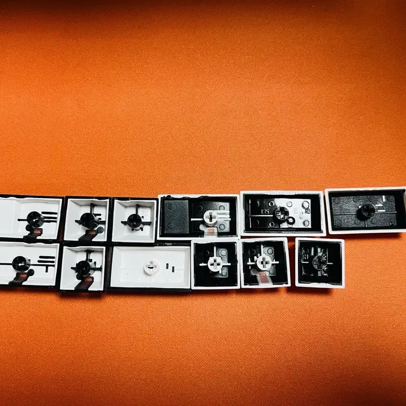 Pbtfans Black & White Indicator Keycaps, 2 Types