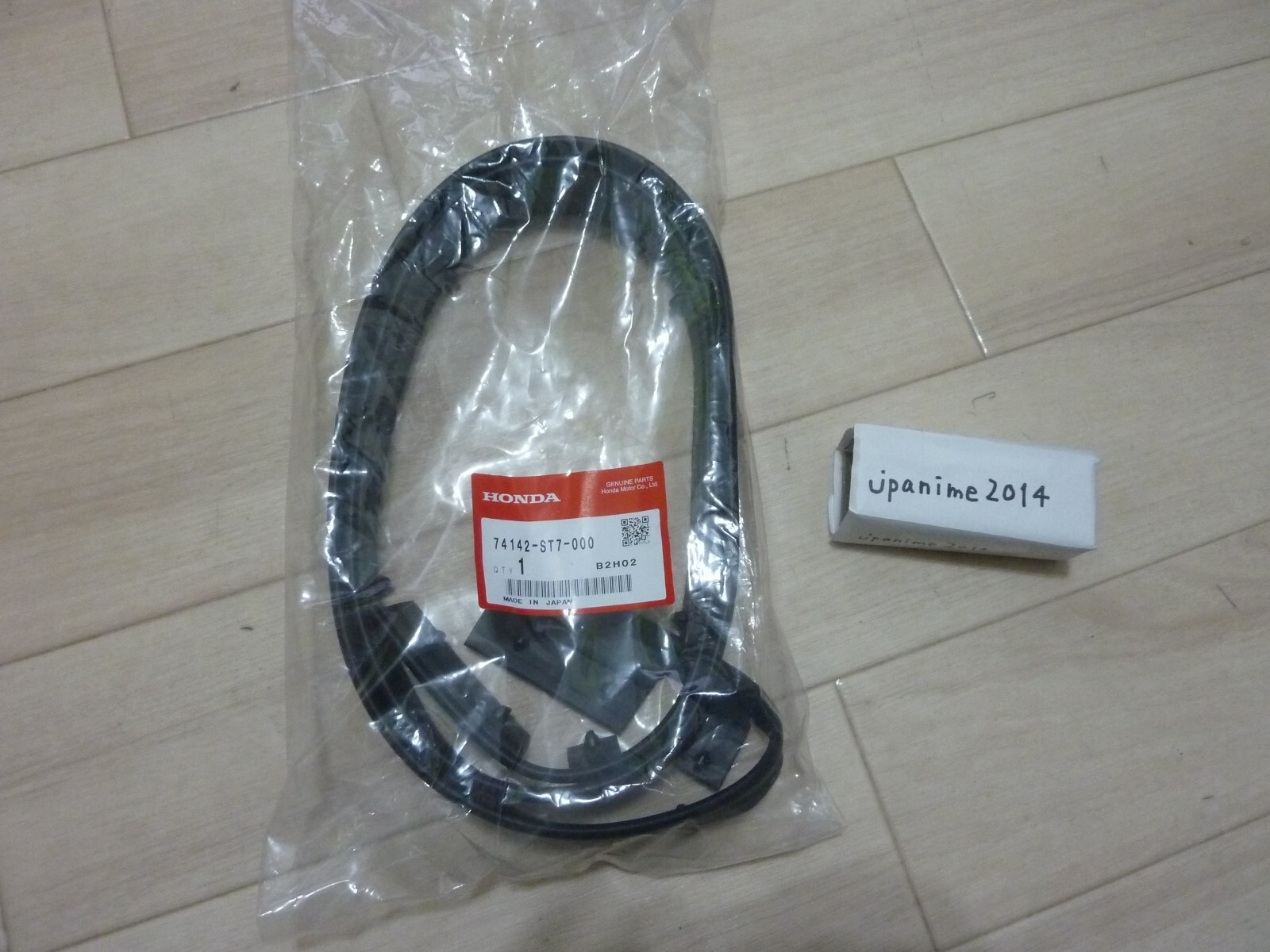 HONDA Genuine OEM RUBBER, HOOD SEAL INTEGRA 3D INTEGRA 4D 74142-ST7-000