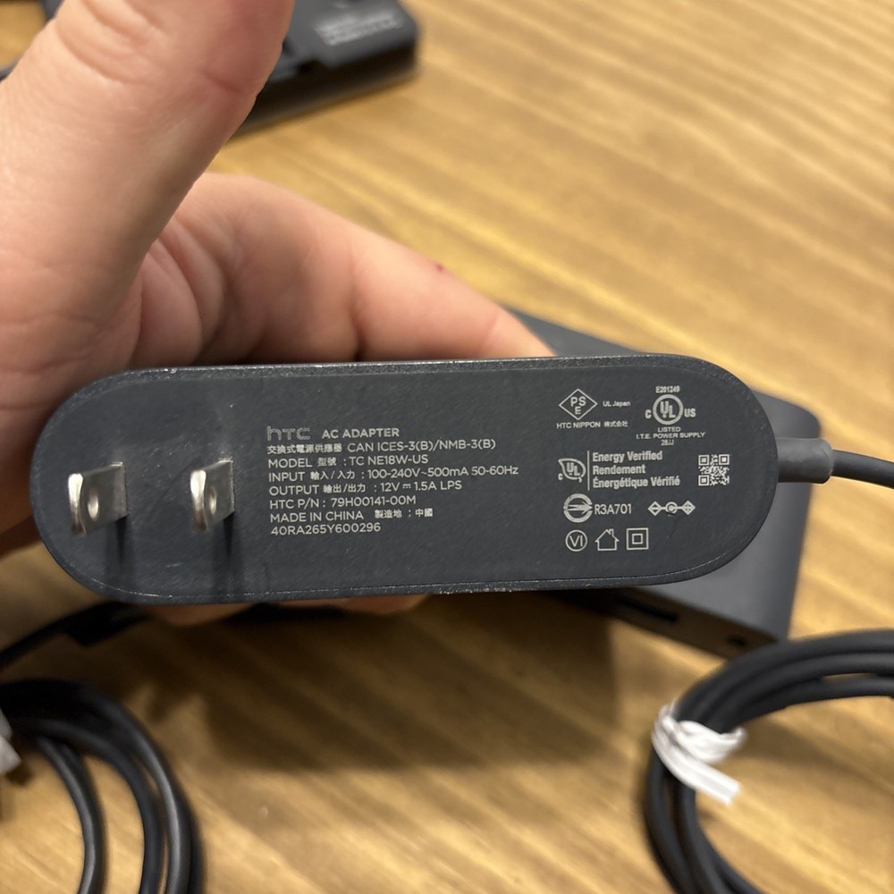 HTC Vive Link Box 2PU6100 w power Adapter + usb