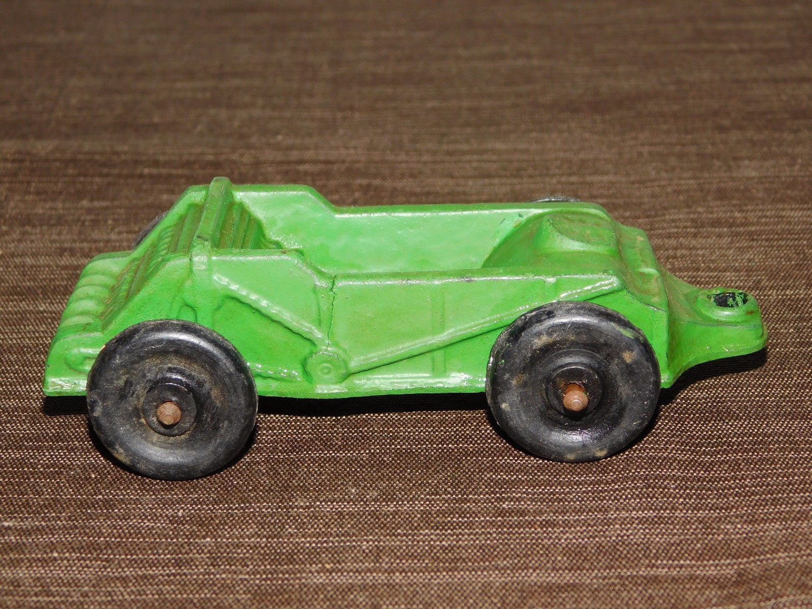 VINTAGE MADE IN USA TOY 5" LONG RUBBER PLASTIC AUBURN FARM WAGON