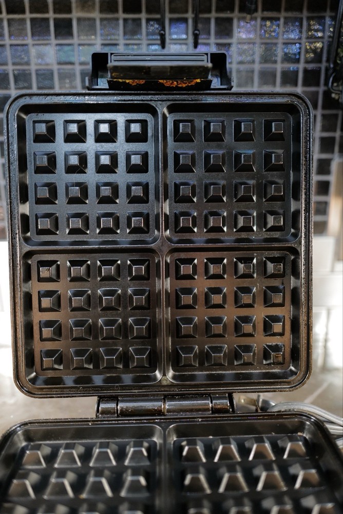 Cuisinart Classic WMB-4 Waffle Maker Chrome Adjustable Browning Nonstick Square