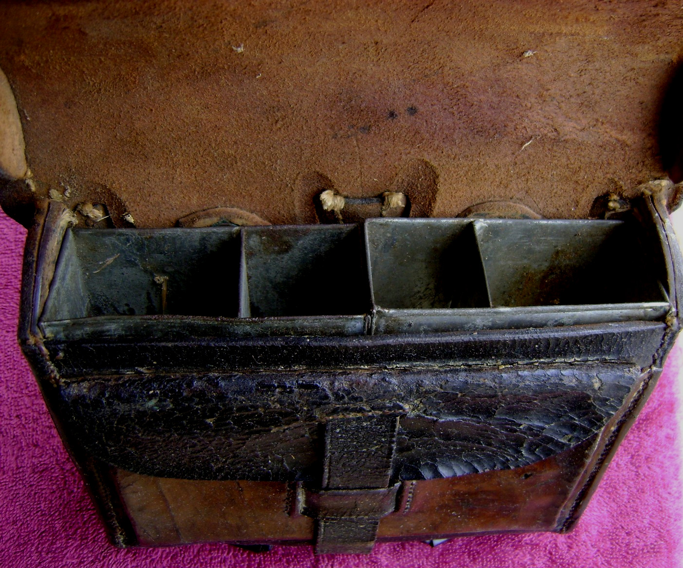 ORIGINAL US CIVIL WAR MODEL 1864 CARTRIDGE BOX w/TINS