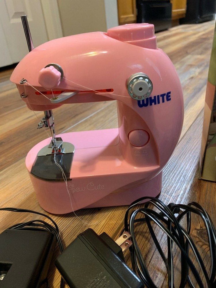 Sew Cute White Sewing Machine Pink SHV2