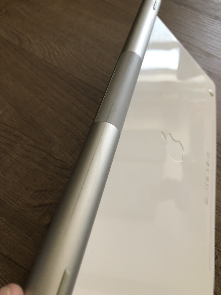 Apple A1314 Bluetooth Wireless Silver Keyboard Perfect Working Order.