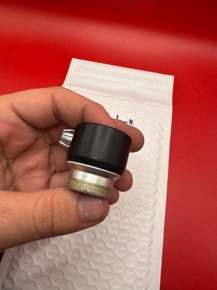 Dye Clamping Feedneck