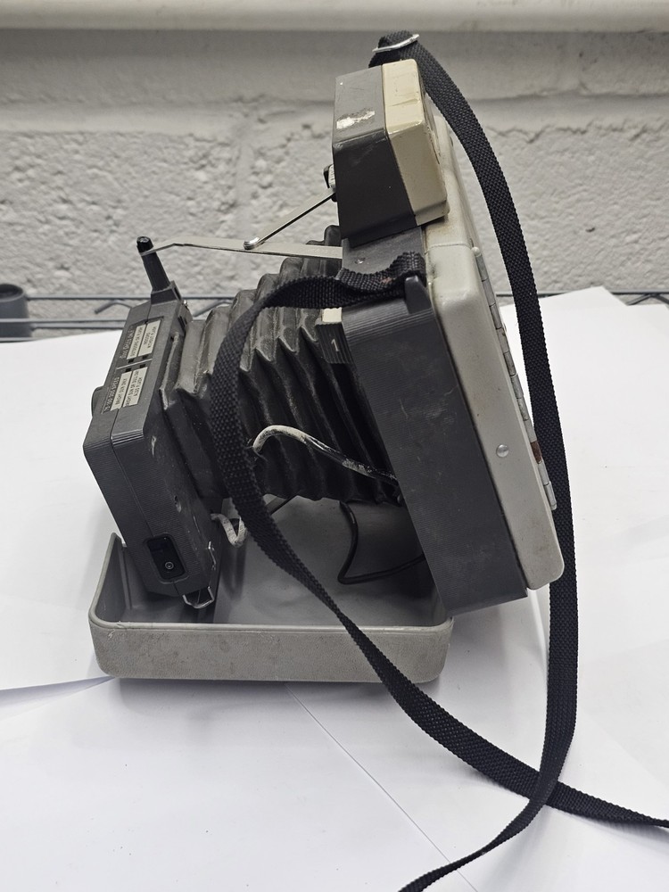 Polaroid 220 Automatic Land Camera With #193 Cold Clip - Untested