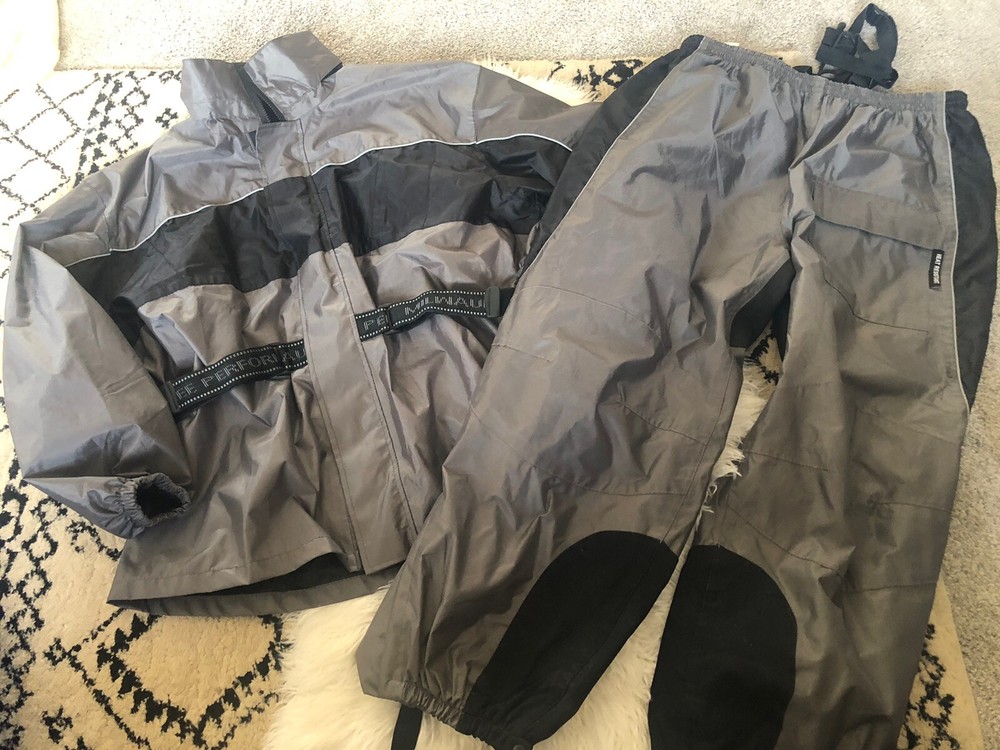 Milwaukee Performance Apparel Men’s Heat Resistant Set Jacket/Pants Large.