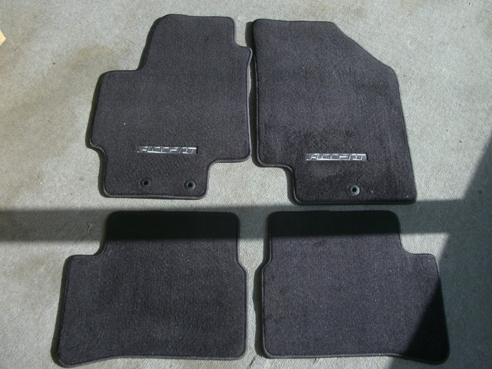 Hyundai Accent carpet floor mats