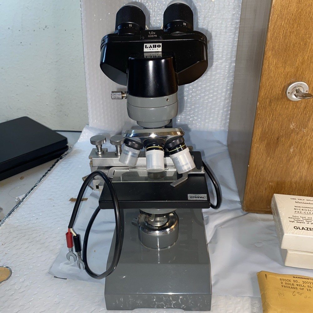 Vintage LaBo Research Microscope SL No. 03575 *read*