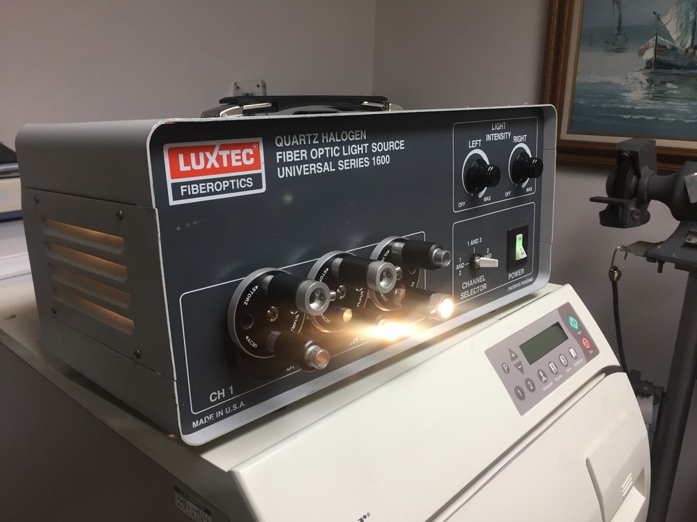 Luxtec FiberOptics Universal Series 1600 Quartz Halogen Fiber Optic Light Source