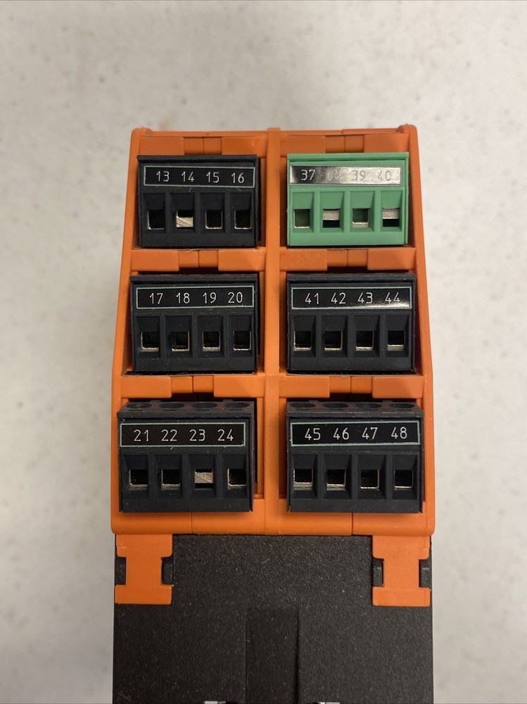 New IFM EFECTOR VSE100 800 Vibration Diagnostic Sensor Controller, K AB 0812