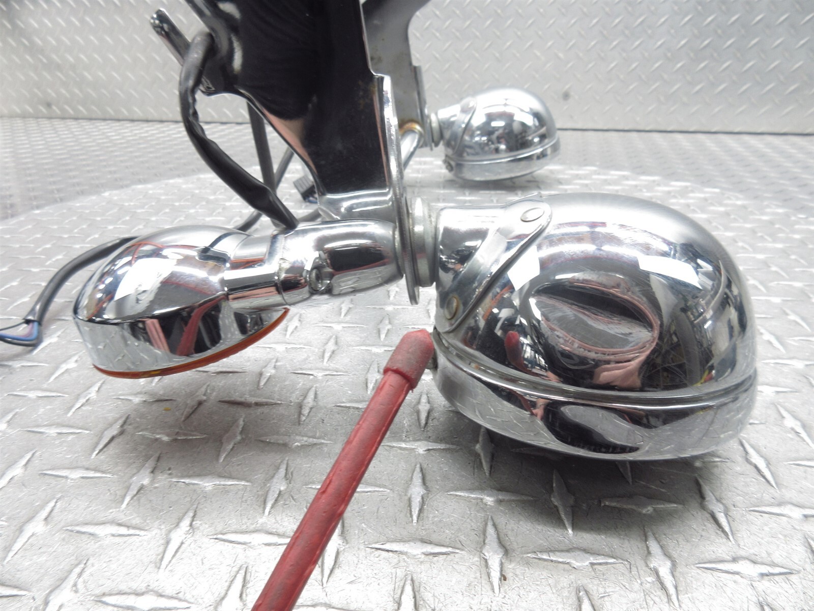 2011 Harley Electra Glide Classic FLHTC Front Fog Turn Signal Light Bar Bracket