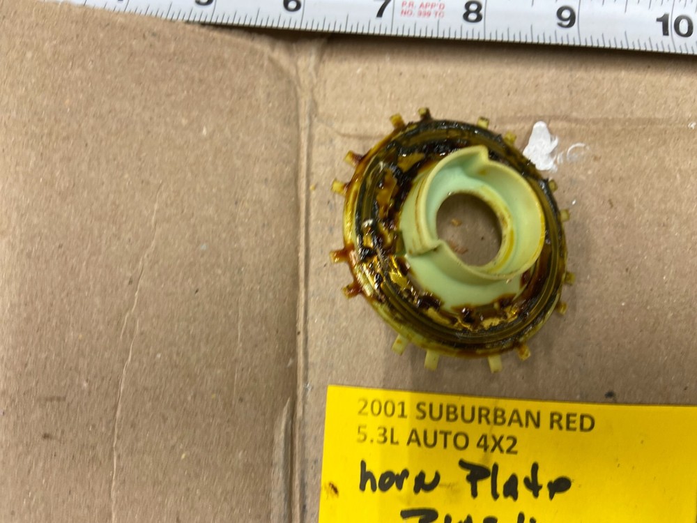 2000-2002 SuBURBAN 1500 HORN PLATE PLASTIC