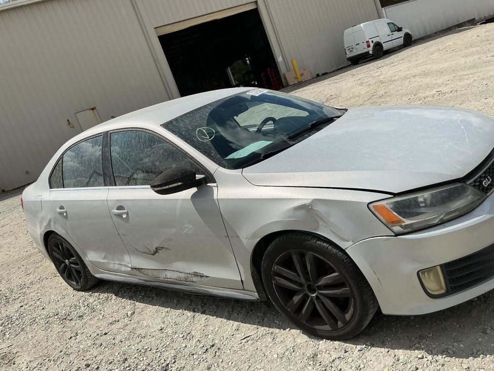 Fuse Box Engine Compartment Fits 12-22 PASSAT 5026572