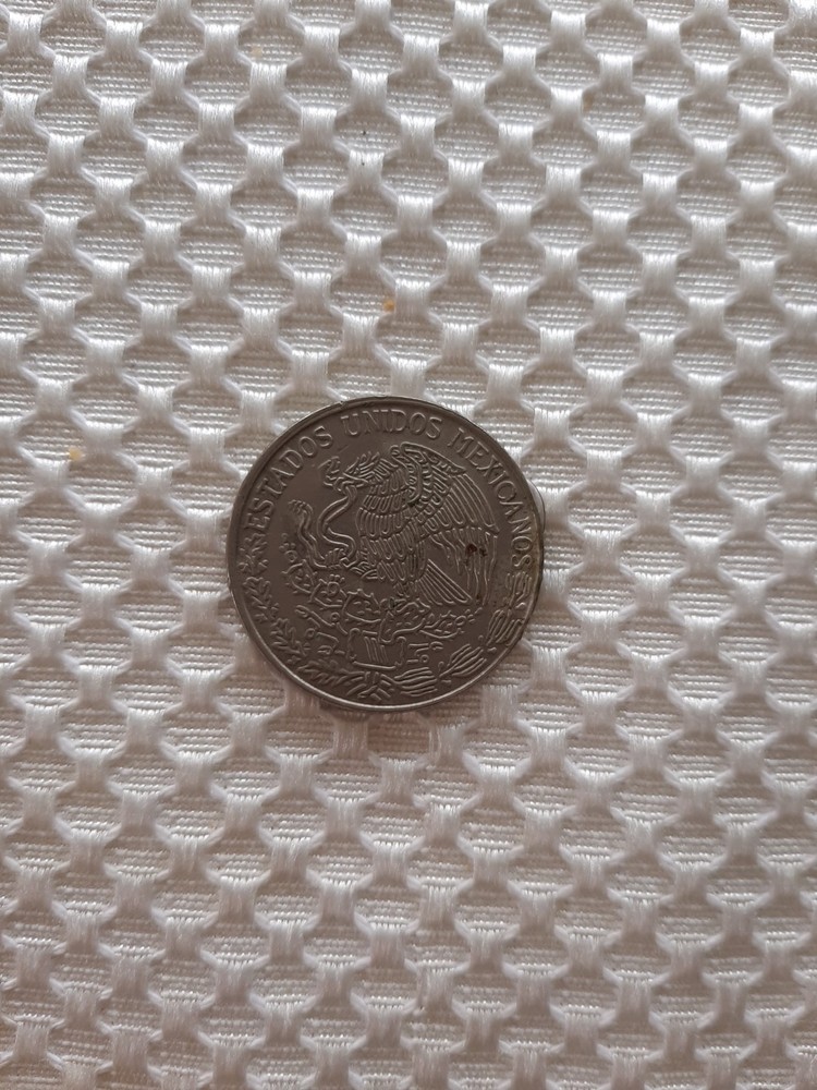 1981 un peso silver Coin