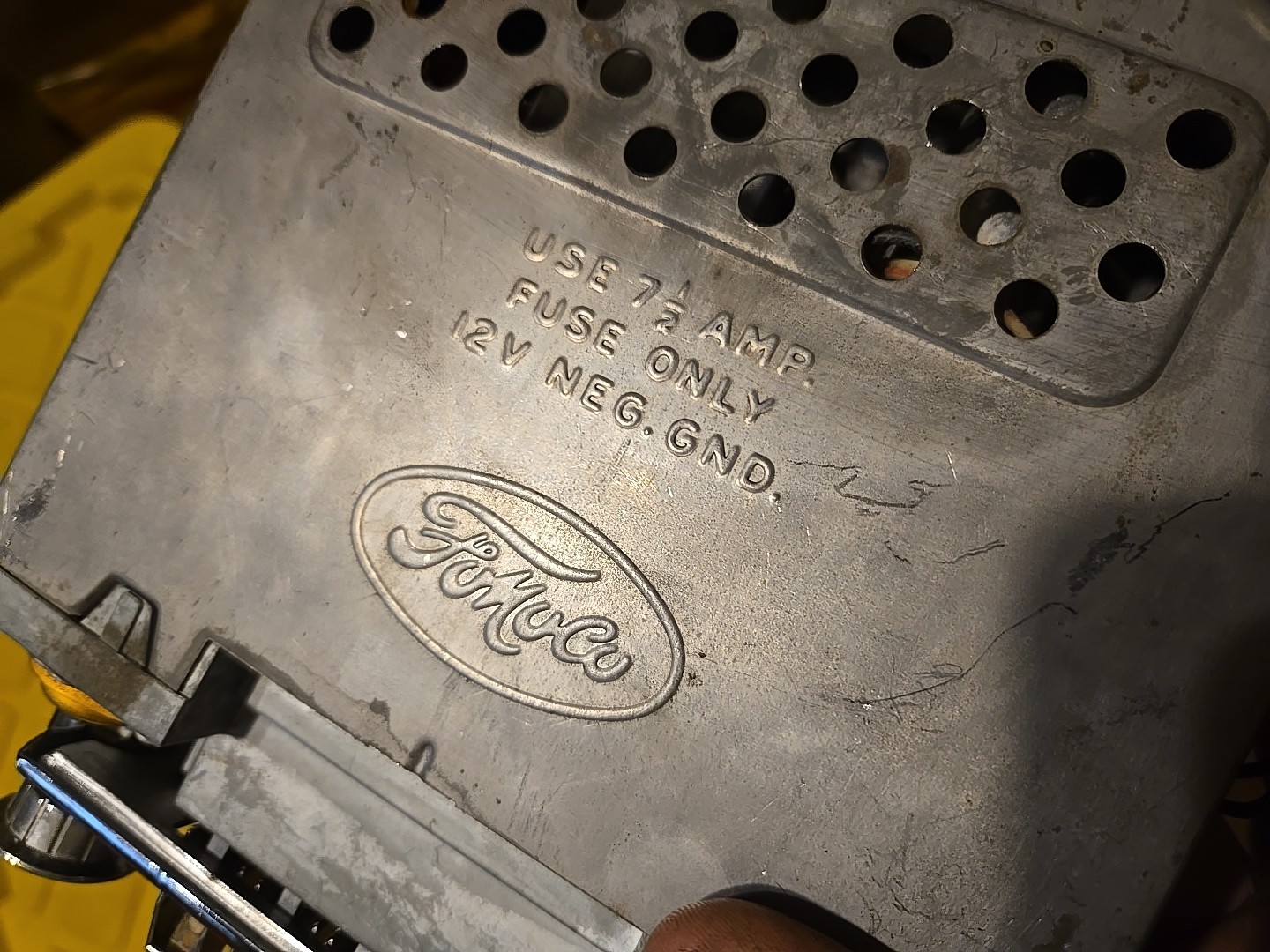 1963-64 Ford Galaxie Fairlane AM Radio XL500 FOMOCO 3TMF 192066 NICE! 12V