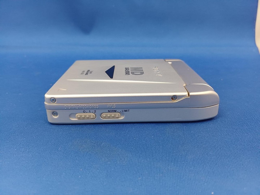 Sony MZ-E33 Portable MD Player Walkman w/Original Box