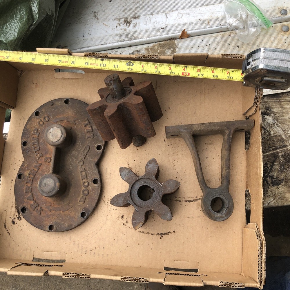 TRAHERN WELL PUMP GEAR DRIVEN 1-1/20 BORE (outside)
