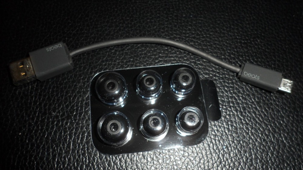 Beats Replacement Ear Buds Tips for Powerbeats 2 / 3 / Wireless with Cable Black