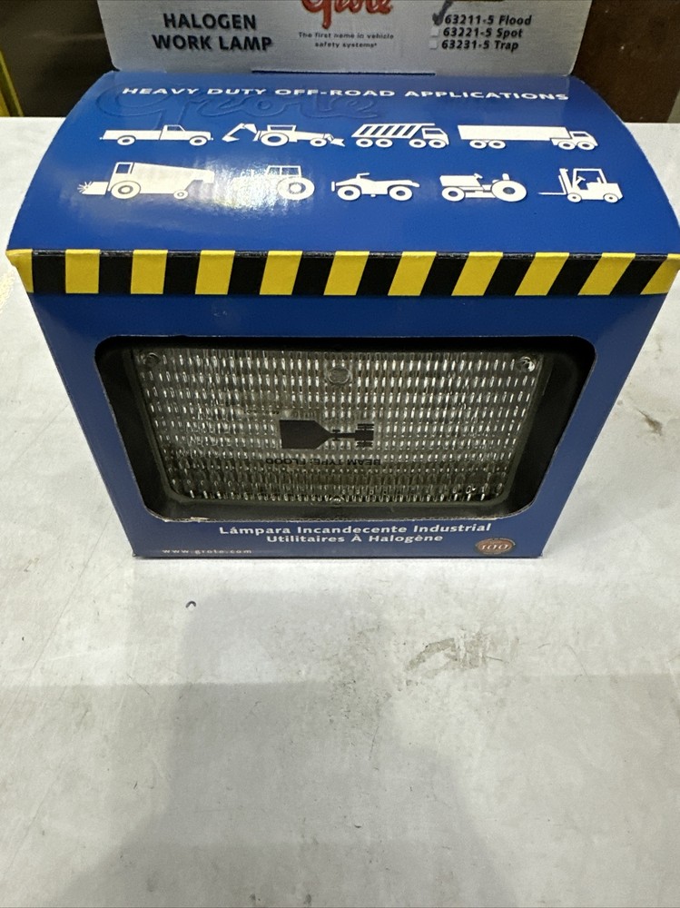 GROTE 63211-5 4″ x 6″ Rectangular Rubber Work Lamp, Flood, Retail Pack