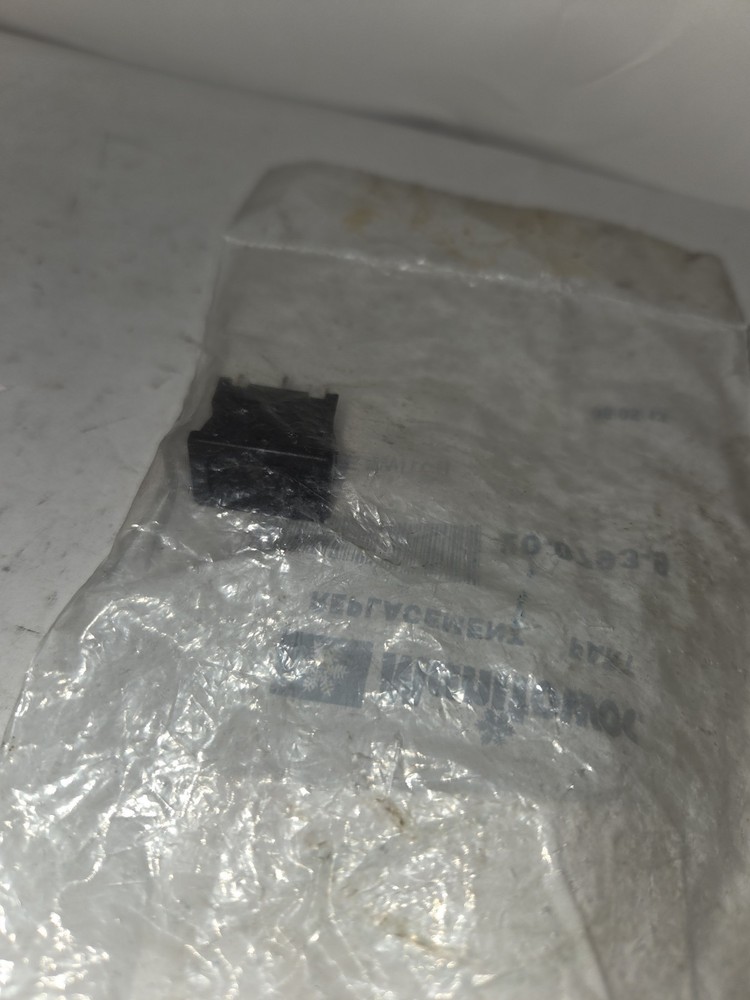 NEW GENUINE MANITOWOC 20-0793-9 TOGGLE SWITCH