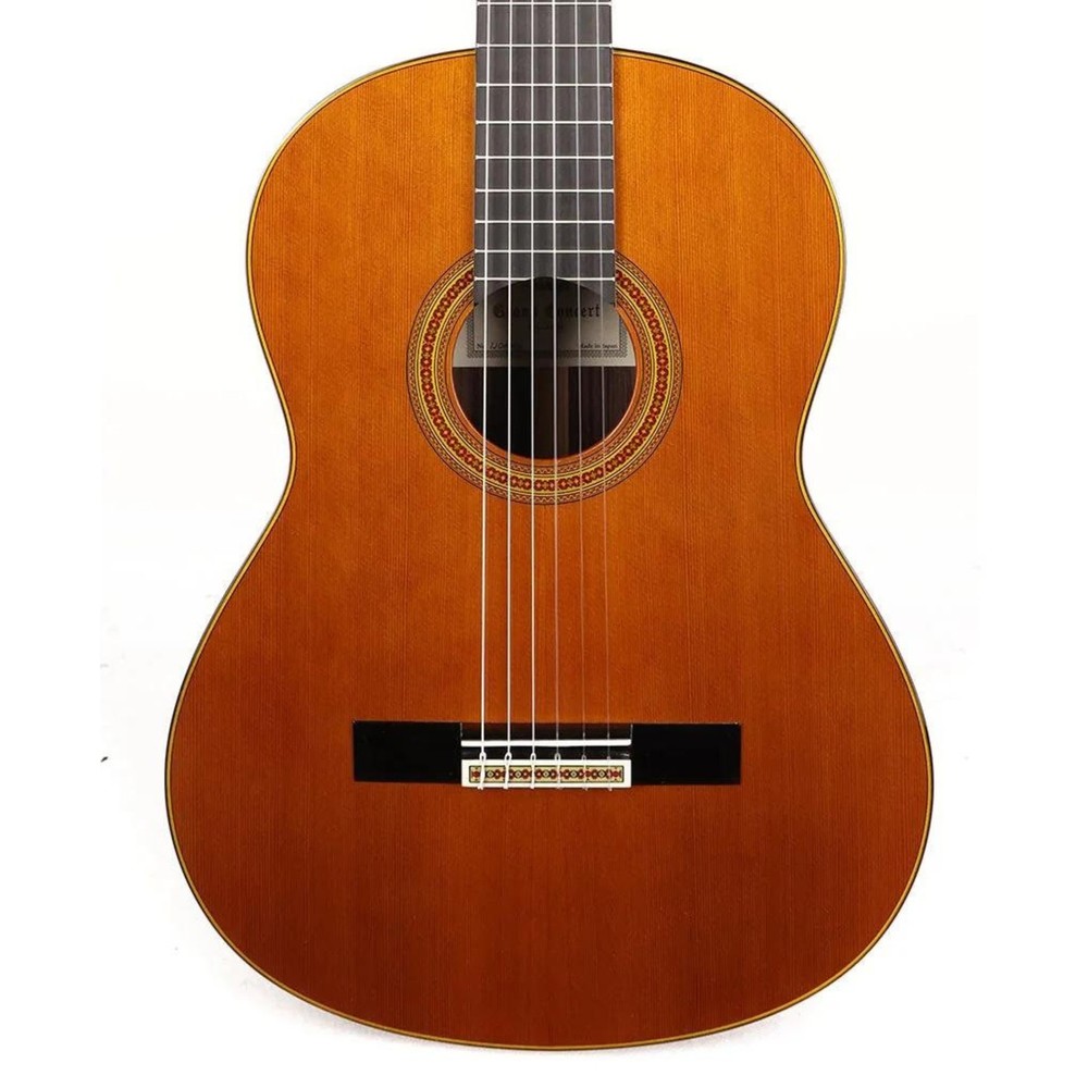 Yamaha GC32C Classical Guitar, Solid Cedar Top, Natural