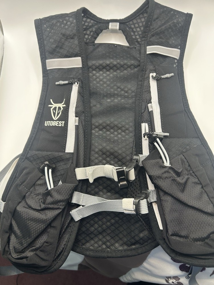 UTOBEST BLACK RUNNING HYDRATION VEST BACKPACK BAG 5L